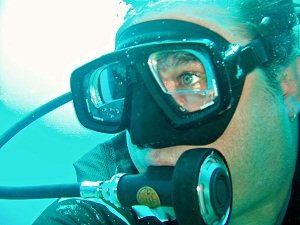 Die Unterwasserwelt genießen – eine Tauchmaske mit optischen Werten aus dem Brillenladen macht es möglich.